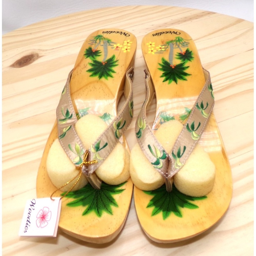 Woodies Wooden Thong Sandals Clogs Womens Sz 6 Green‎ Palm Trees Embroidered NEW
